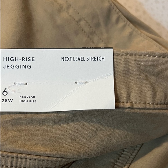 American Eagle Tan next level stretch Jegging.  NWT. Size 6 Reg - Picture 3 of 4